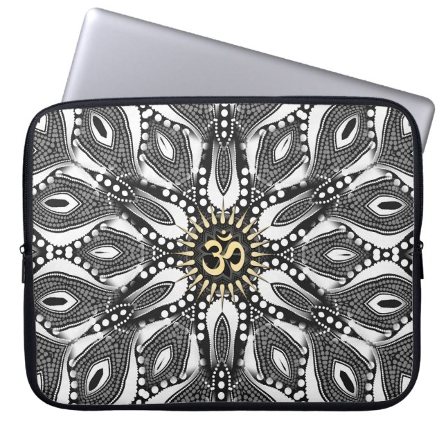 Tribal Serpent OM Laptop sleeve (Framsidan)
