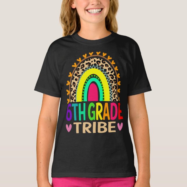 Tribe Rainbow Leopard Back to school, 6e Klass T Shirt (Framsida)