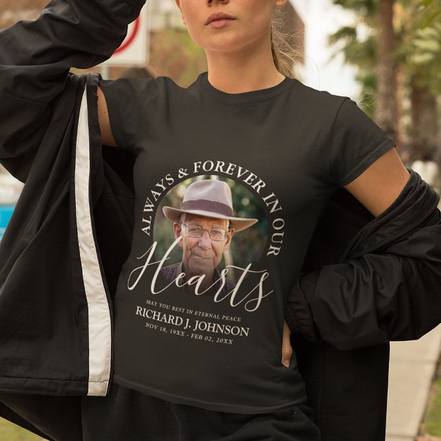 Tribute Photo Memorial "Forever in our Hearts" T Shirt (Skapare uppladdad)