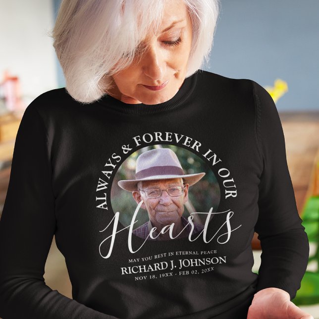 Tribute Photo Memorial "Forever in our Hearts" T Shirt (Skapare uppladdad)