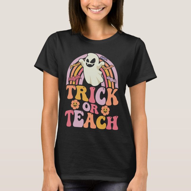 Trick eller Teach Groovy Rainbow Ghost Halloween T Shirt (Framsida)