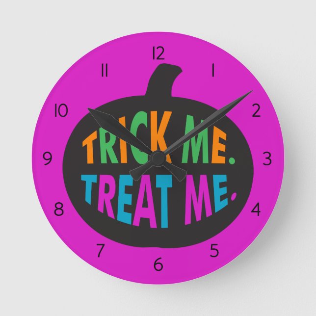 Trick Me Treat Me, Halloween Multi-Färg Rund Klocka (Framsida)