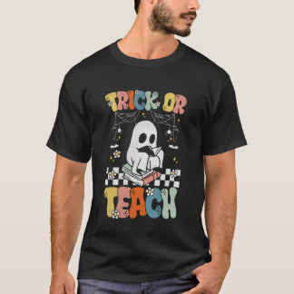 Trick Or Teach Groovy Teacher Halloween Retro Flor T Shirt