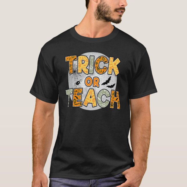 Trick Or Teach  Halloween Teacher Costume T Shirt (Framsida)