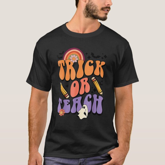 Trick Or Teach Retro Fall Halloween Costumes Teach T Shirt (Framsida)