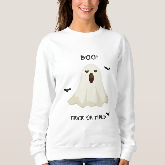 Trick or Tired – Funny Ghost Halloween Sweatshirt T Shirt (Framsida)