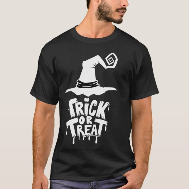 Trick or trea for Halloween witches and zombies T Shirt (Framsida)