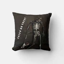 Trick or Treat. Man dressed as skeleton Kudde