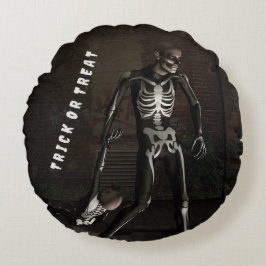 Trick or Treat. Man dressed as skeleton Rund Kudde