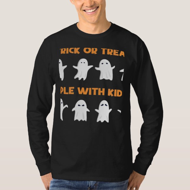 Trick or Treat People With Kindness Halloween T Shirt (Framsida)