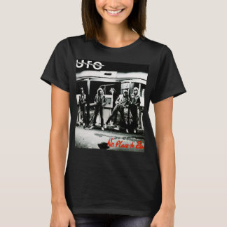 Triffids träd och in white - träd av Martyn Casey T Shirt