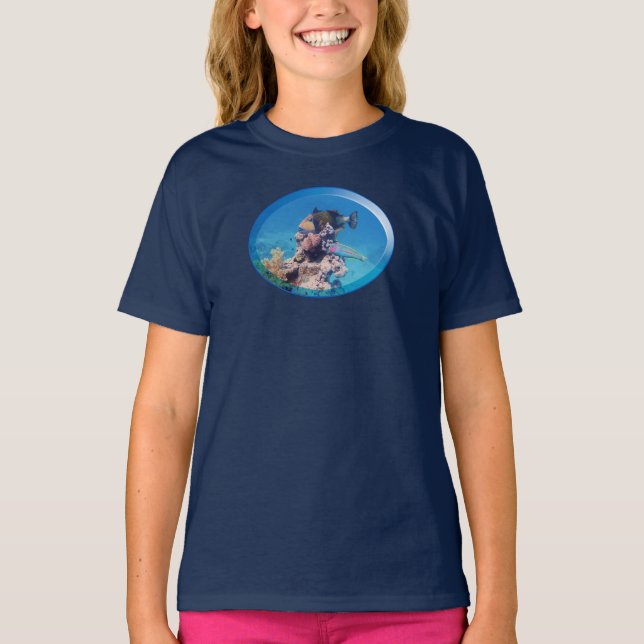 Triggerfish at coral reef - Photographic Design |  T Shirt (Framsida)