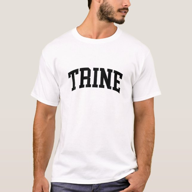 Trine Athletic Arch College Universiteten Alumni T Shirt (Framsida)
