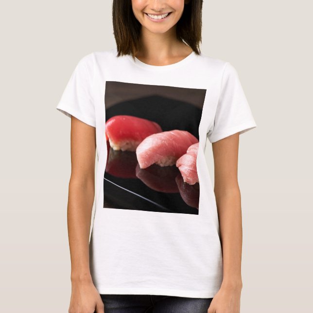 Trio of Tuna – Serene Red Beauty T Shirt (Framsida)