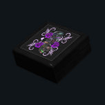 Triple Black Day of the dead Döskallar Lila Ro Minnesask<br><div class="desc">Fantastisk Sugar Skull-design för Dia De Los Muertos Day of the dead. Oavsett om du är i mörkens fantasi,  döskallar,  skelett,  mytiska och magiska varelser eller bara fantastisk-tittar designer,  så är detta den design du behöver.</div>