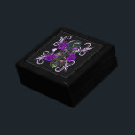 Triple Black Day of the dead Döskallar Lila Ro Minnesask<br><div class="desc">Fantastisk Sugar Skull-design för Dia De Los Muertos Day of the dead. Oavsett om du är i mörkens fantasi,  döskallar,  skelett,  mytiska och magiska varelser eller bara fantastisk-tittar designer,  så är detta den design du behöver.</div>
