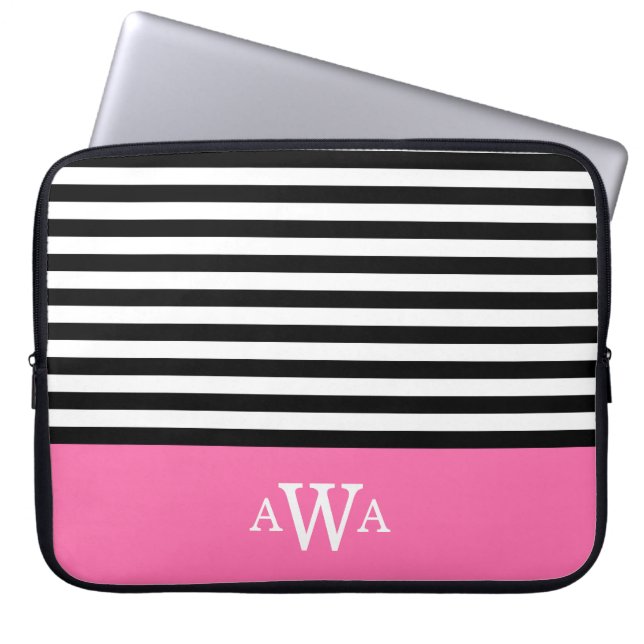 Triple Brev Monogram Rosa Black White Rand Laptop Sleeve (Framsidan)