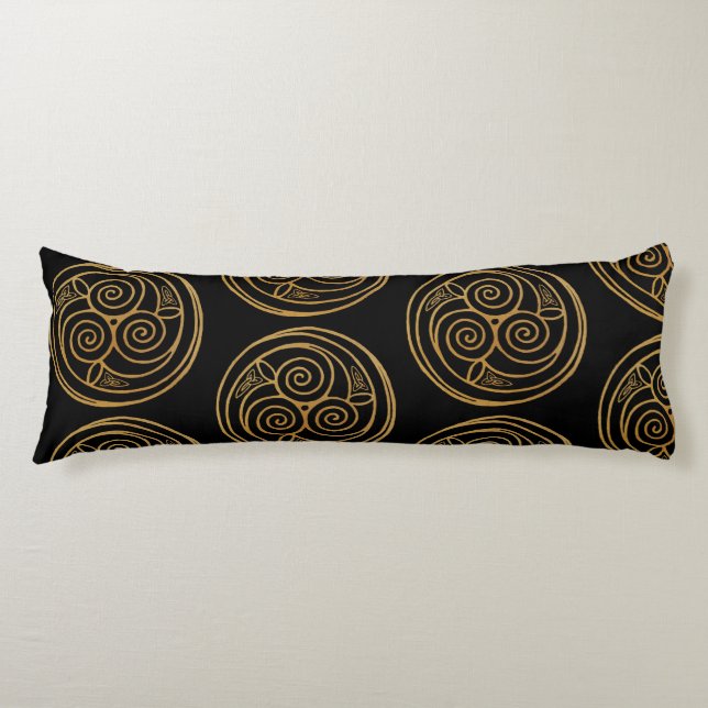 Triple Celtic Knot Swirl Mandala Kroppskudde (Framsidan)