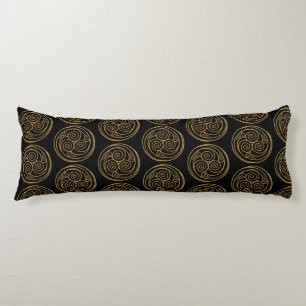 Triple Celtic Knot Swirl Mandala Kroppskudde