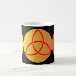 Triple måne med Triquetra på svart bakgrund Magisk Mugg