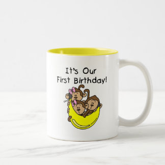 Triplet 1st - Two Girls One Boy Tshirts and Gifts Två-Tonad Mugg