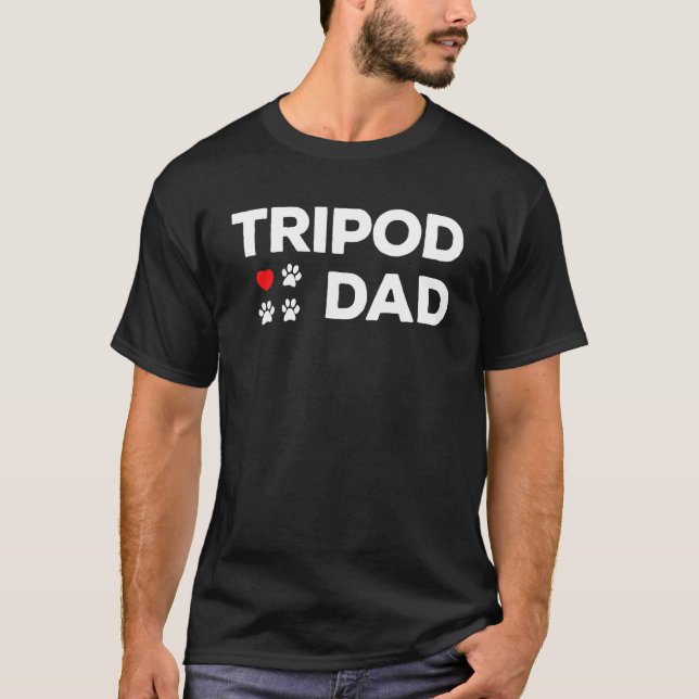Tripod Pappa 3-Legged Hund Amputee Kärlek och Hear T Shirt (Framsida)