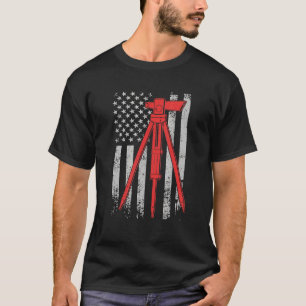 Tripod Survey Flagga America 4:e juli Land Surveyo T Shirt