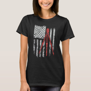 Tripod Survey Flagga America 4:e juli Land Surveyo T Shirt