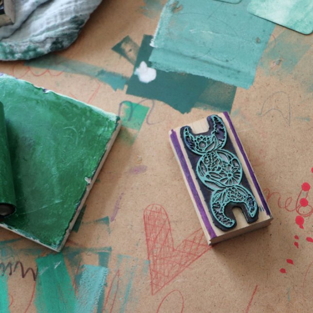 Trippel mån-gudinnesymbol blommar                  stämpel (Skapare uppladdad)