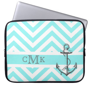 Trippelmonogrammed ankare och blå zigzagar laptop sleeve