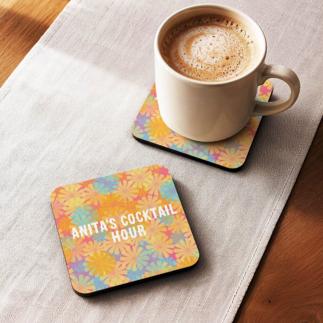 Trippig Hippie Psykedelisk Retro Blommig Design Underlägg Papper Kvadrat (Two artistic coasters on a table runner.)