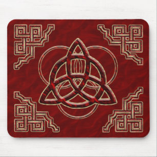 Triquetra rött silke musmatta