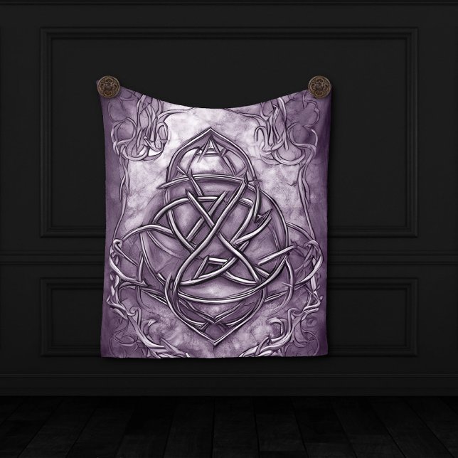 Triquetra Trinity Knot Lavender Lila Faux Metall Fleecefilt (Skapare uppladdad)