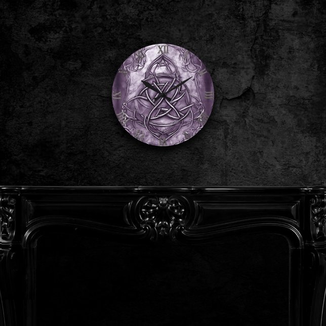 Triquetra Trinity Knot Lavender Lila Faux Metall Rund Klocka (Skapare uppladdad)