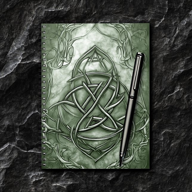 Triquetra Trinity Knot Sage Grönt Faux Metallic Anteckningsbok (Skapare uppladdad)
