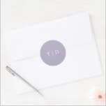 Trisha Lilac Modern Bröllop Runt Klistermärke<br><div class="desc">Moderna bröllopsmärken med en ren design med ditt monogram i ett serif-teckensnitt.</div>