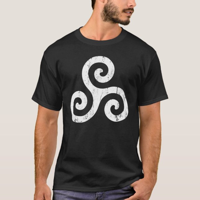 Triskelion Irish Symbol T Shirt (Framsida)