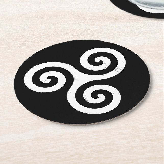TRISKELION TRIPLE CELTIC SPIRAL UNDERLÄGG PAPPER RUND (Vinklad)