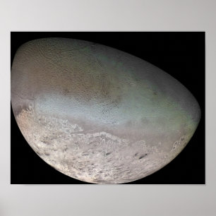 Triton den största månen av planet Neptune Poster