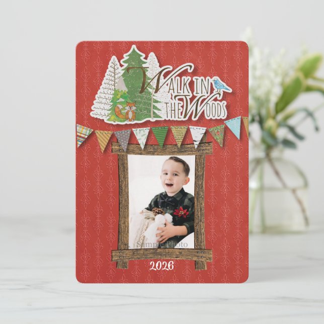 Trivsam julkort med skogsdekor röda ornament (Stående Fram)