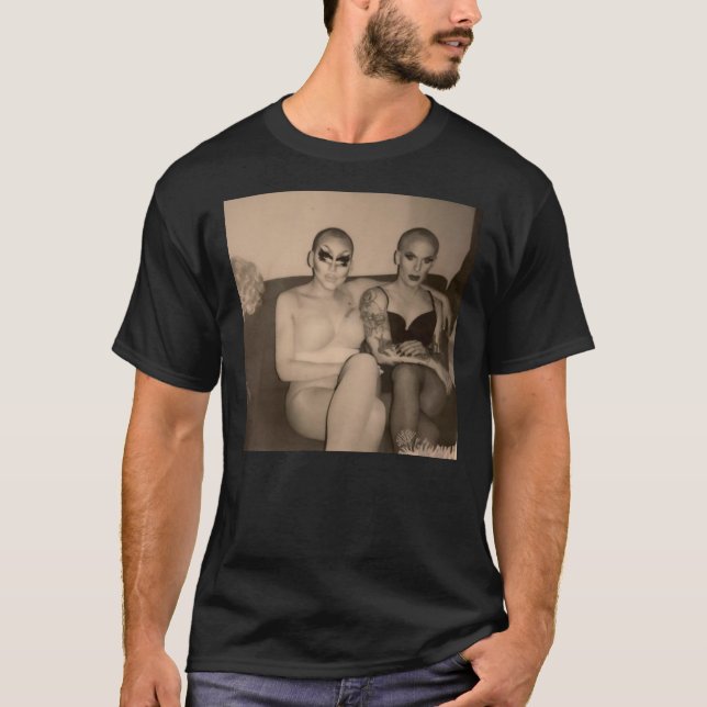Trixie &amp; Katya - Behind the Scenes Classic T-S T Shirt (Framsida)