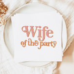 TRIXIE Retro 70:s hustru till Party Bachelorette Pappersservett<br><div class="desc">Den här "hustru till party"-napkin har ett retro 70-typsnitt med en  kombination och orange färg. Det här är perfekt för en möhippa- eller bachelorettfest. 💜 FÄRG ÄR REDIGERBART! Klicka på Anpassa ytterligare för att justera färgen.</div>