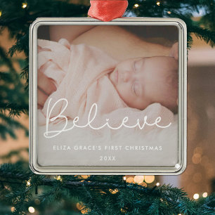 Tro Baby under den första julklappen Photo Julgransprydnad Metall