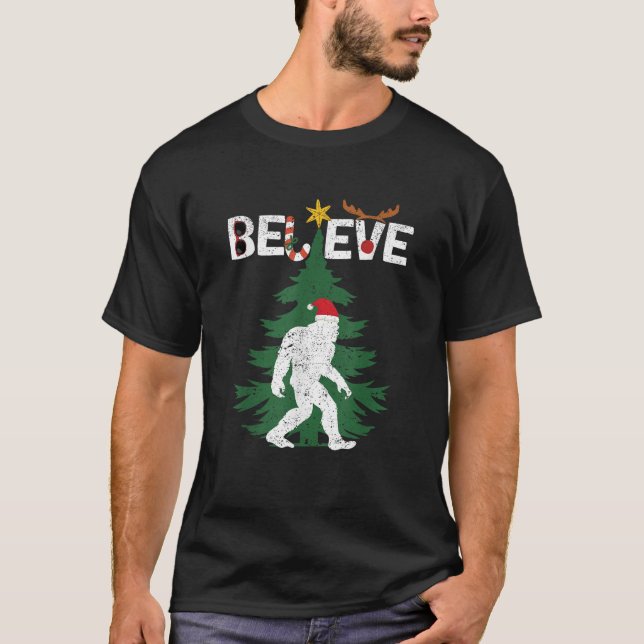 Tro Bigfoot Sasquatch Yeti Santa Hat jul T Shirt (Framsida)