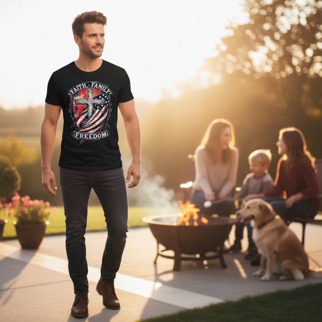Tro, Familj, Frihet T Shirt (Skapare uppladdad)
