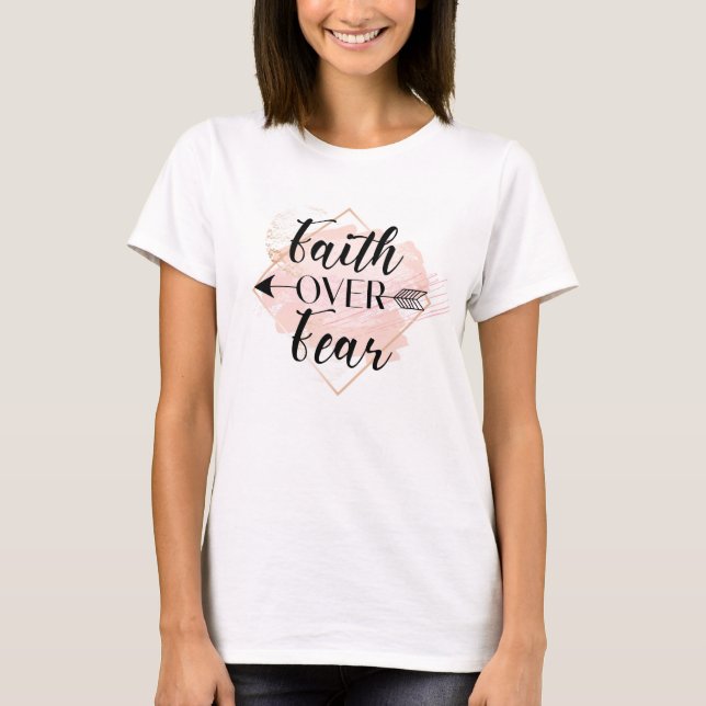 Tro framför rädsla t shirt (Framsida)