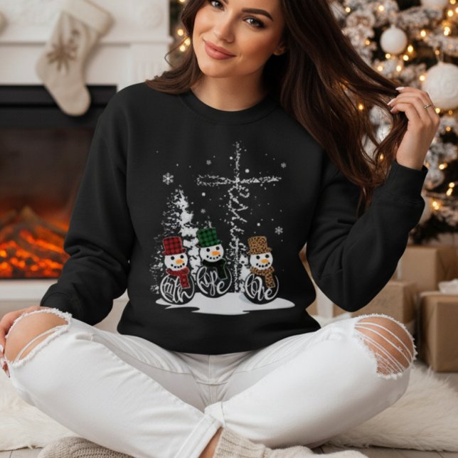 Tro Hopp Kärlek Snömän Jul T Shirt (Spread faith, hope & love this Christmas with this cozy snowmen Christian holiday sweatshirt!)