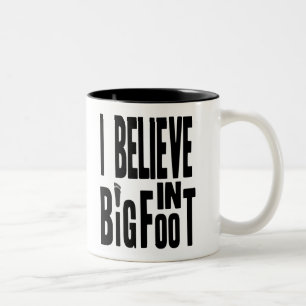 Tro i BIGFOOT - svart Två-Tonad Mugg