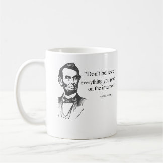Tro inte allt som du läser på internet kaffemugg