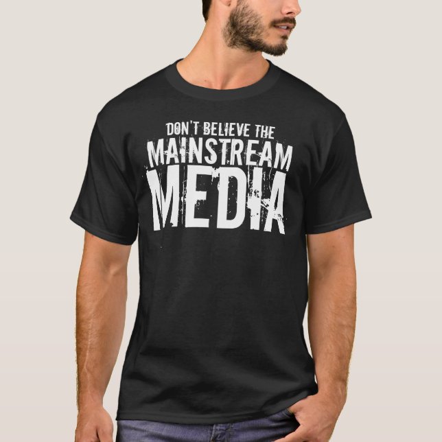 Tro inte den konventionella massmediaT-tröja Tröja (Framsida)